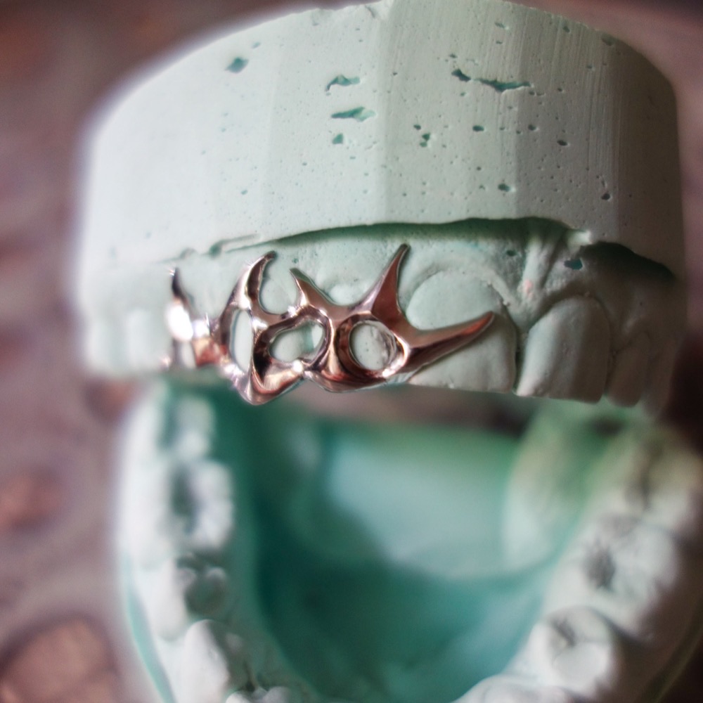 Custom Dental Grillz — Nahaufnahme poliert