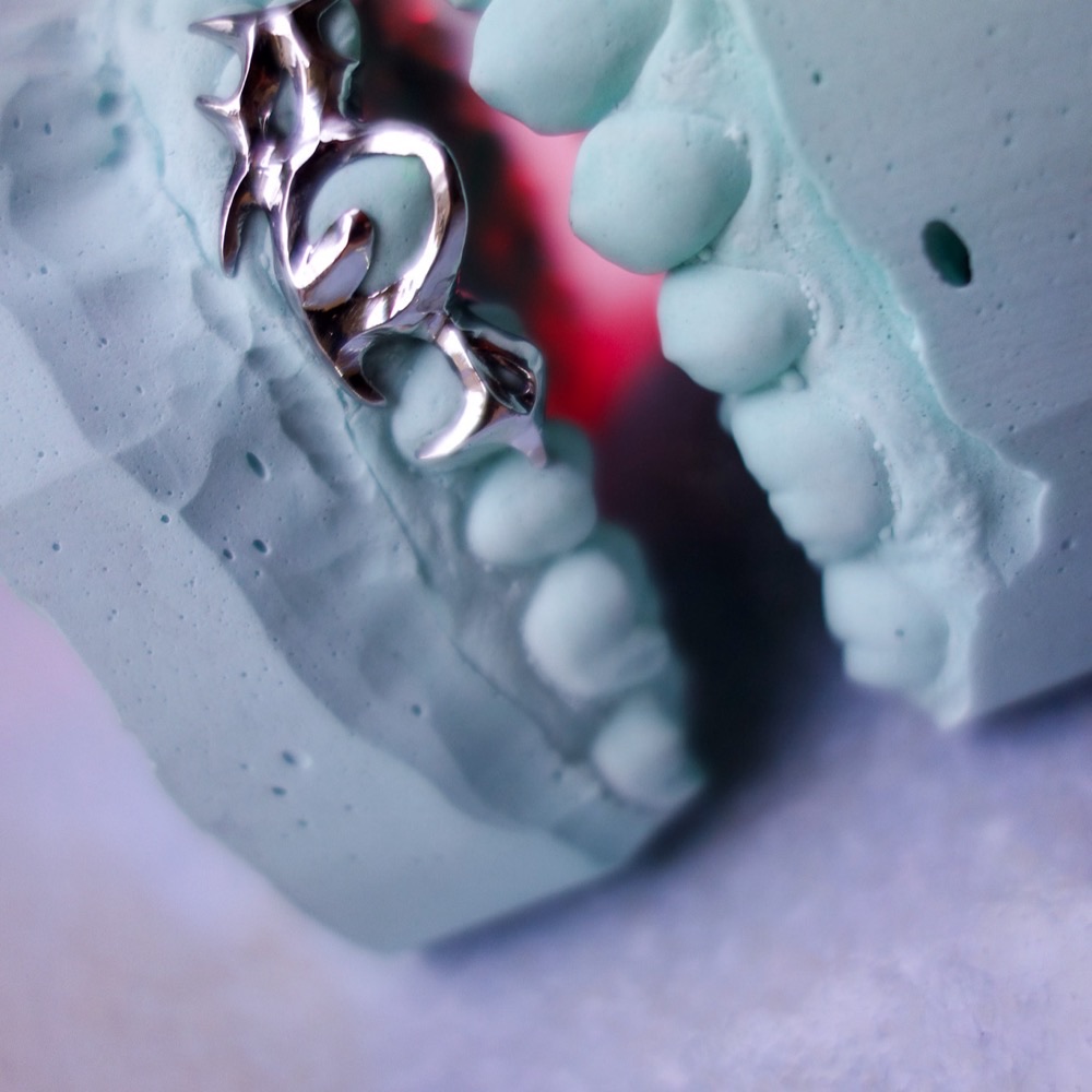 Zahnschmuck Detail — Chopper Couture Piece